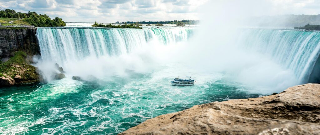Niagra Falls Boat